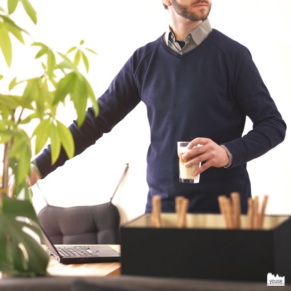Herrenpullover Ron aus Bio Merinowolle schwarzblau mit V-Ausschnitt