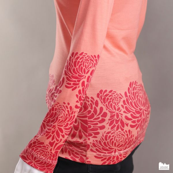 Dahlien in himbeere auf coral